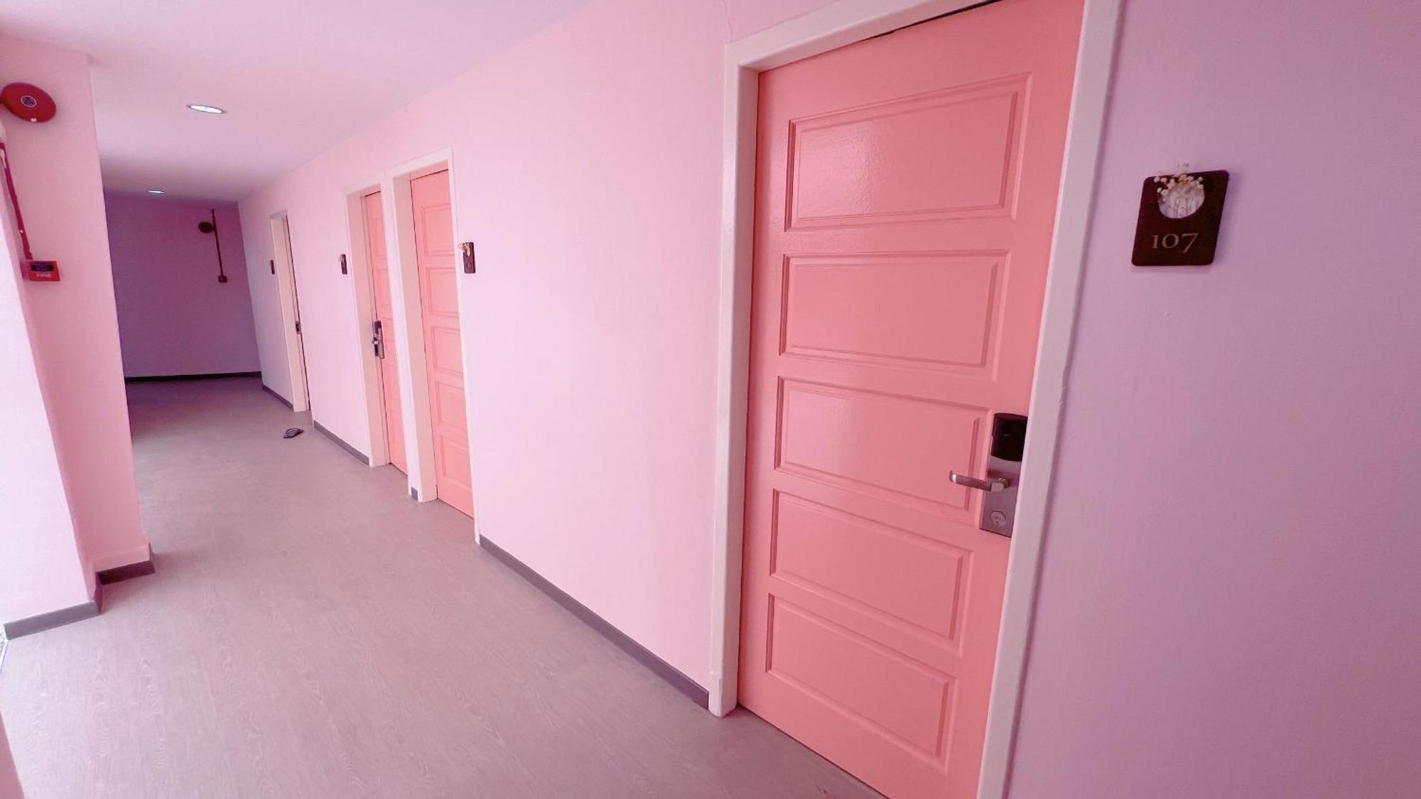 Pink Cabana Hotel Джордж Таун Екстериор снимка